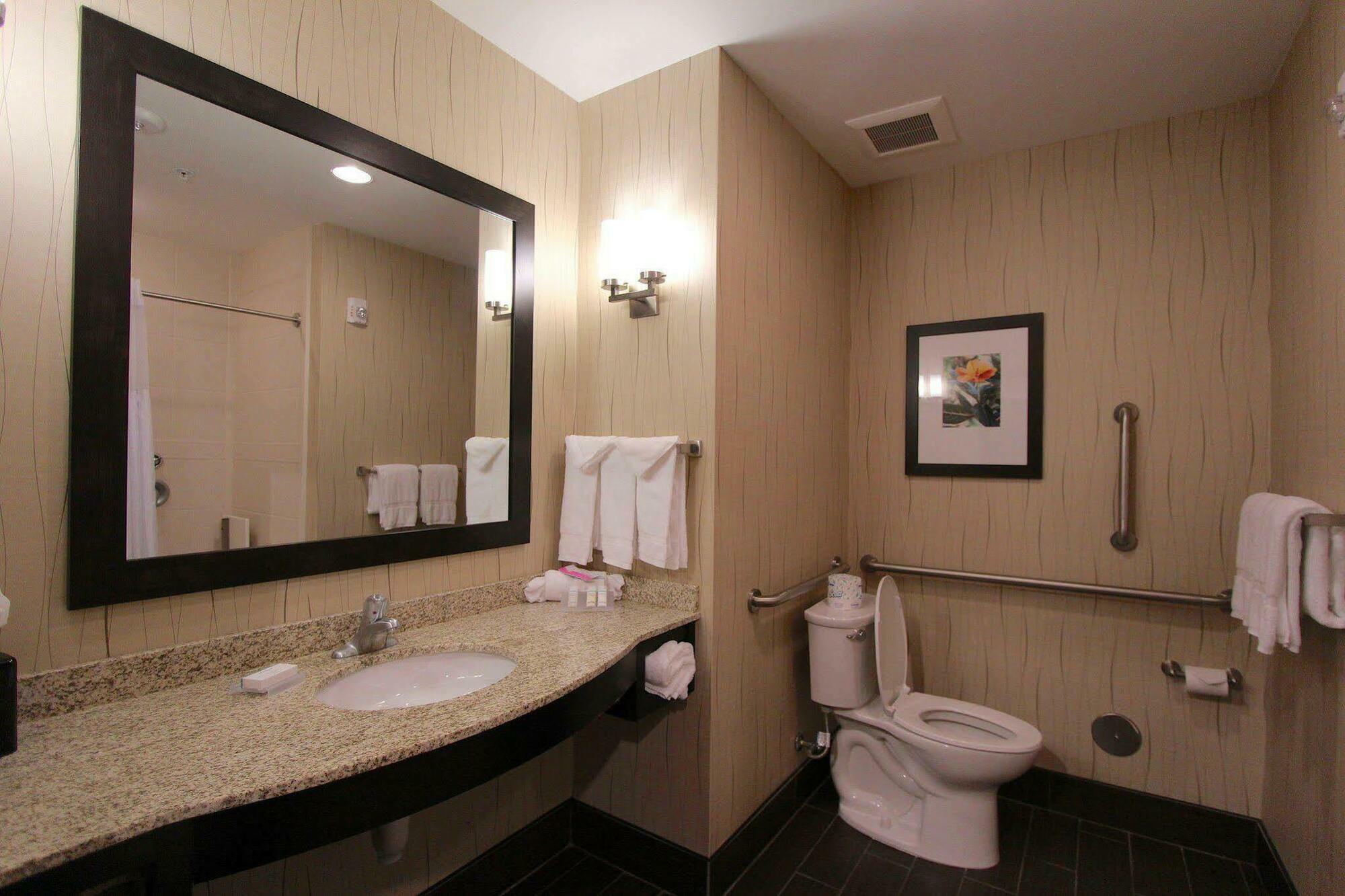 Hilton Garden Inn Финдли Экстерьер фото